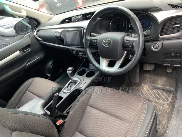 Toyota Hilux SR5 4x4 2017 Gray