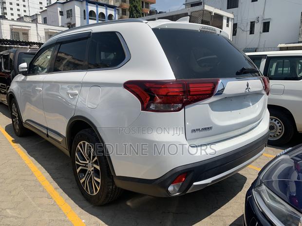 Mitsubishi Outlander SE FWD 2017 White