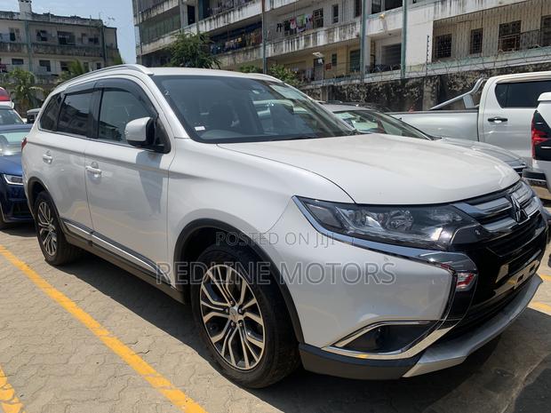 Mitsubishi Outlander SE FWD 2017 White