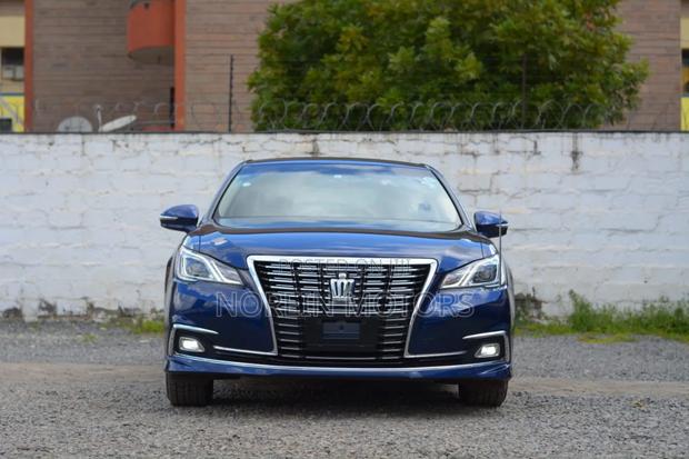 Toyota Crown 2017 Blue