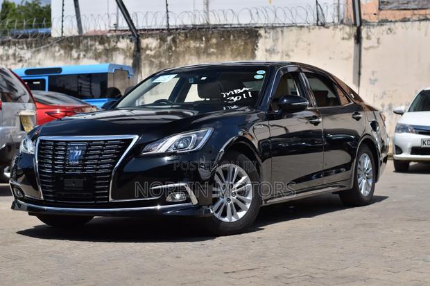 Toyota Crown 2017 Black