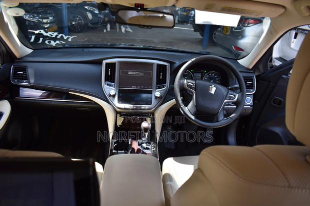 Toyota Crown 2017 Black