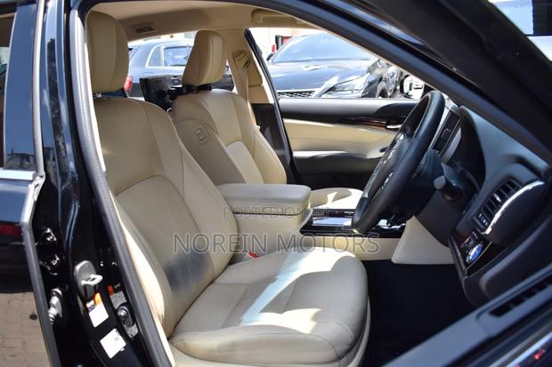 Toyota Crown 2017 Black