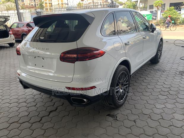 Porsche Cayenne Platinum Edition AWD 2017 White
