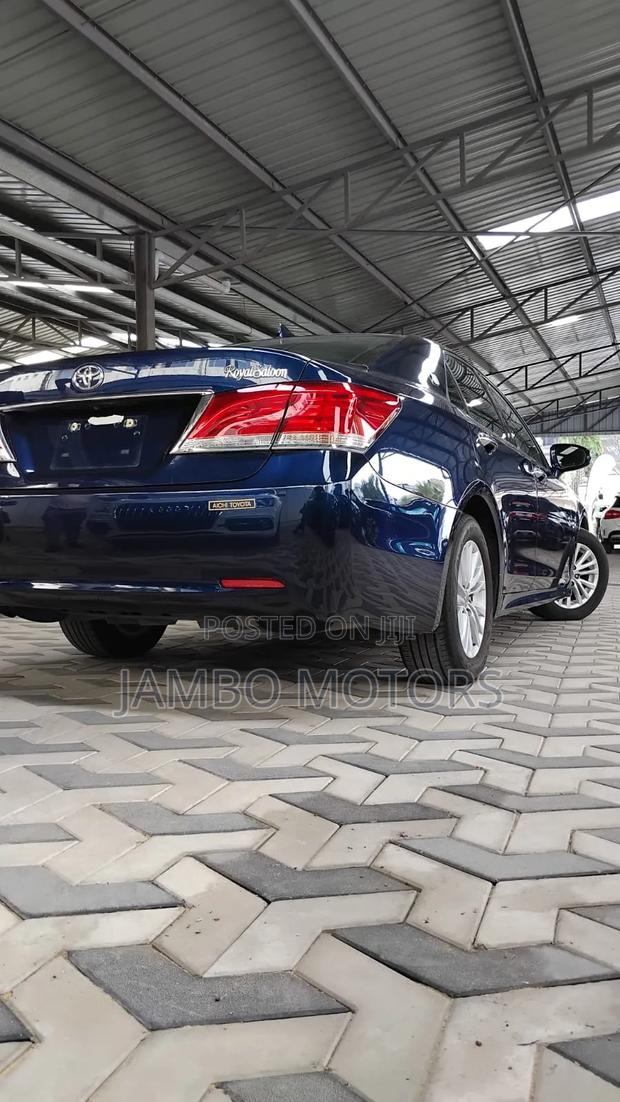 Toyota Crown 2017 Blue