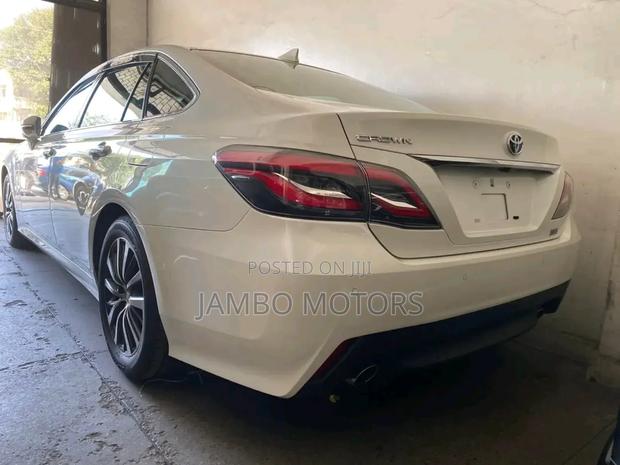 Toyota Crown 2018 White