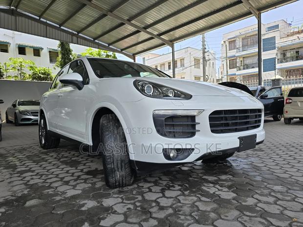Porsche Cayenne Platinum Edition AWD 2018 White