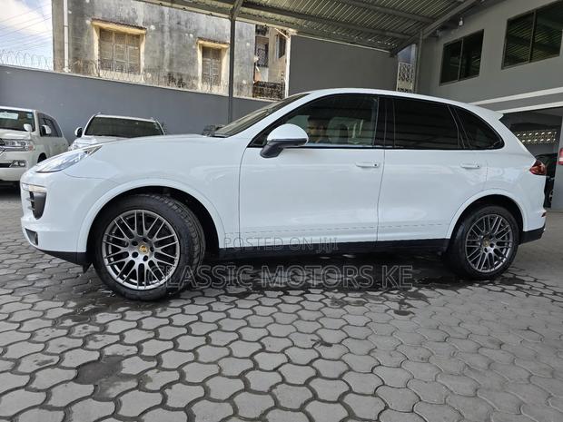 Porsche Cayenne Platinum Edition AWD 2018 White