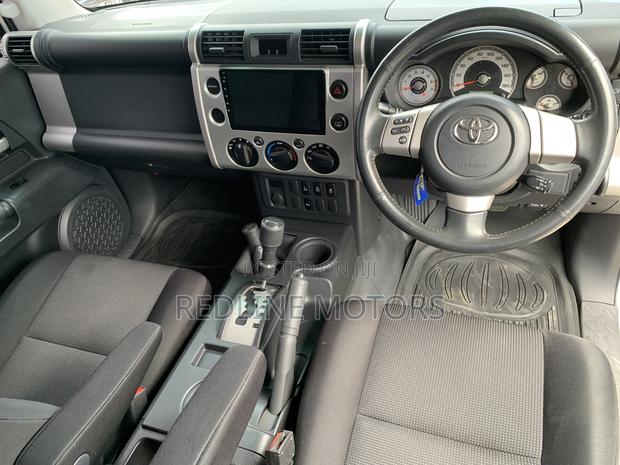 Toyota RAV4 LE 4dr SUV (2.5L 4cyl 6A) 2015 White