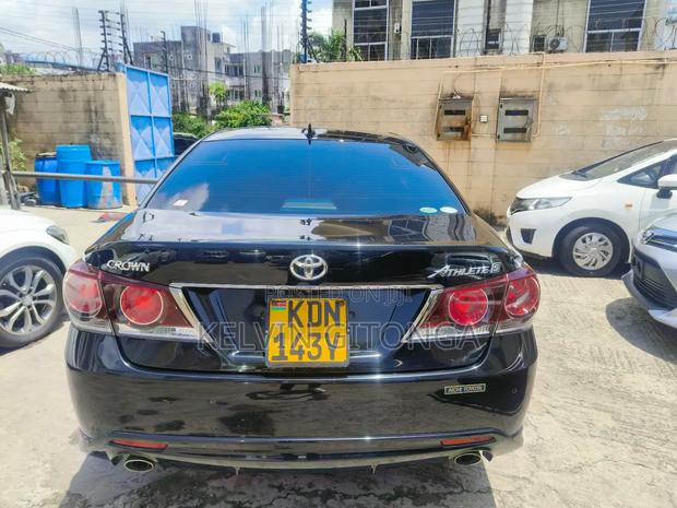 Toyota Crown 2016 Black