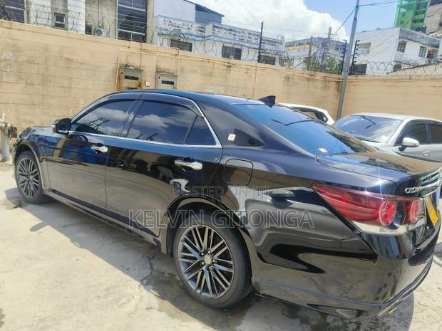 Toyota Crown 2016 Black