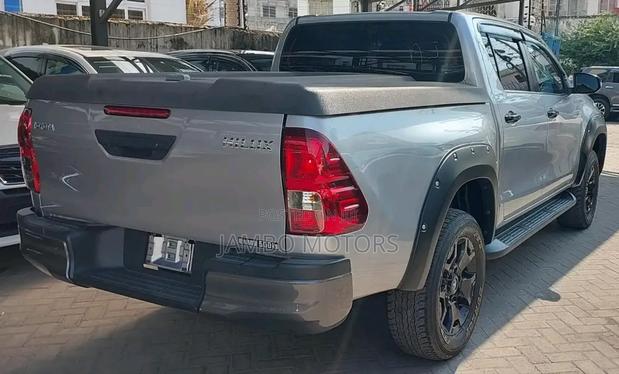 Toyota Hilux 2019 Silver