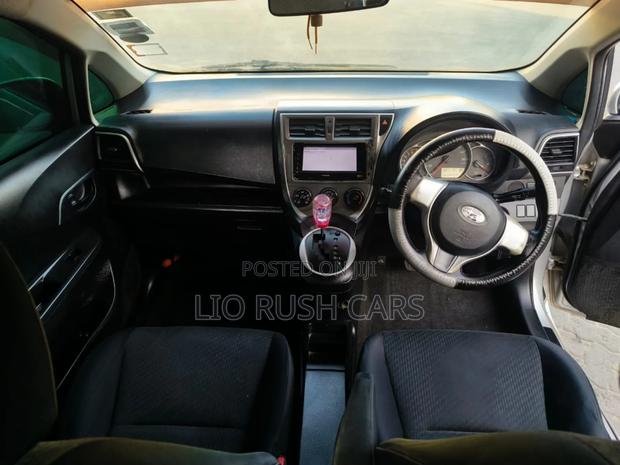 Toyota Ractis 2011 Silver