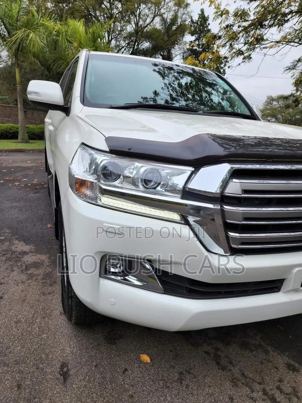 Toyota Land Cruiser 2017 White