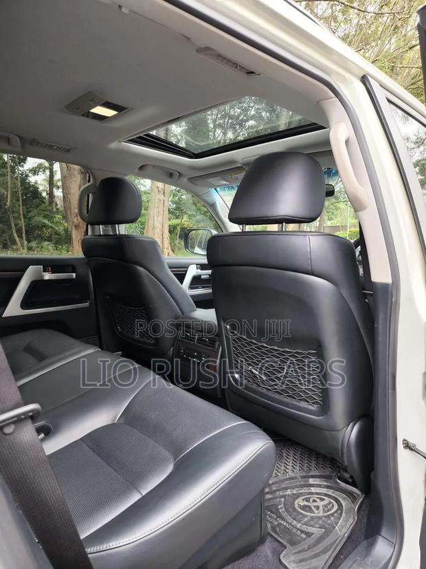 Toyota Land Cruiser 2017 White