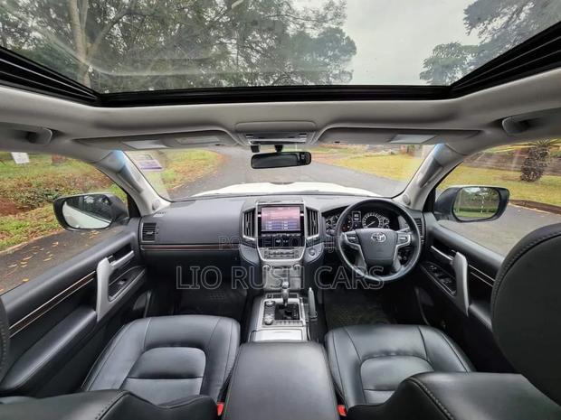Toyota Land Cruiser 2017 White