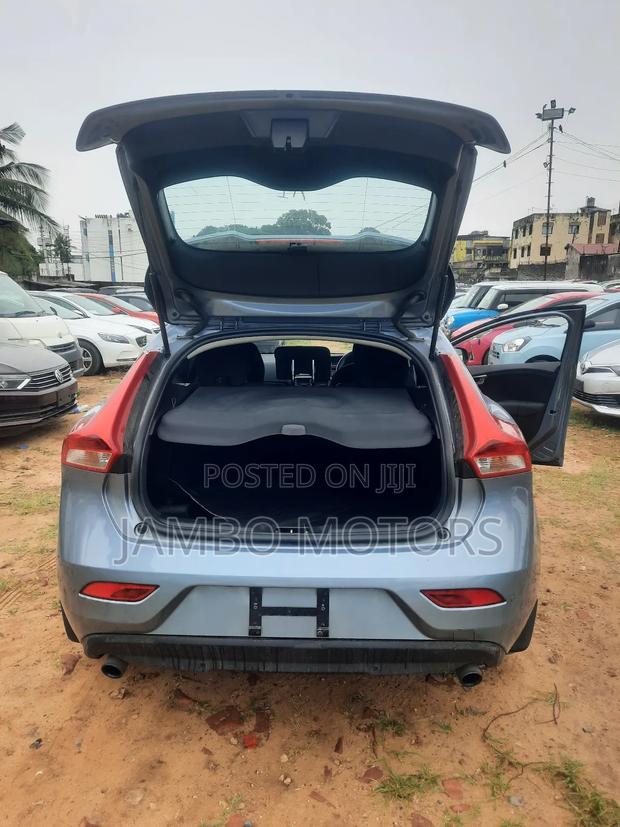Volvo V40 2017 Blue