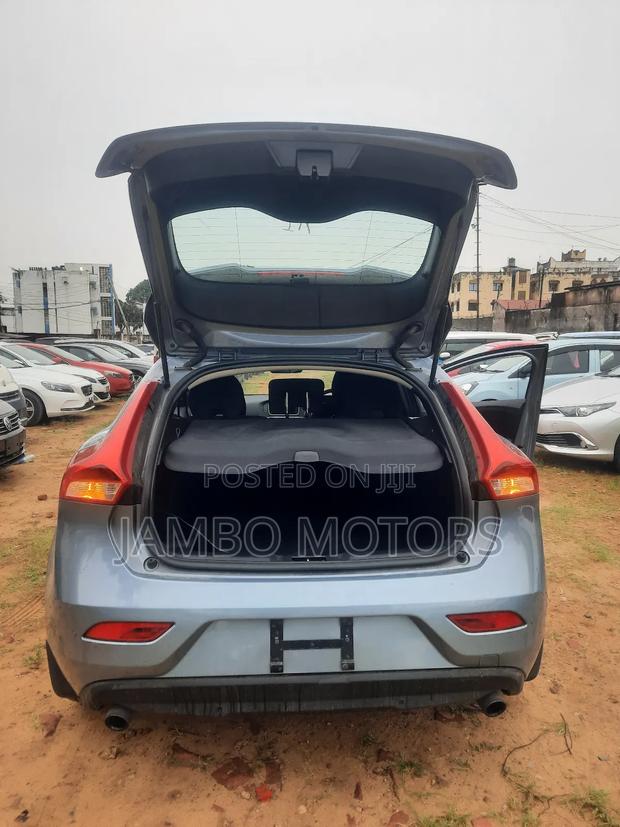 Volvo V40 2017 Blue