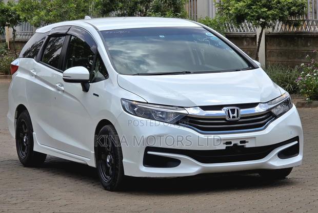 Honda Shuttle 1.5 Hybrid 2WD 2017 Pearl