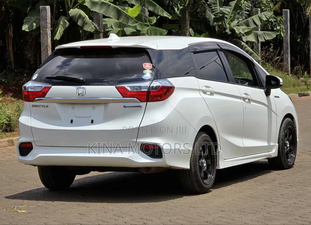 Honda Shuttle 1.5 Hybrid 2WD 2017 Pearl