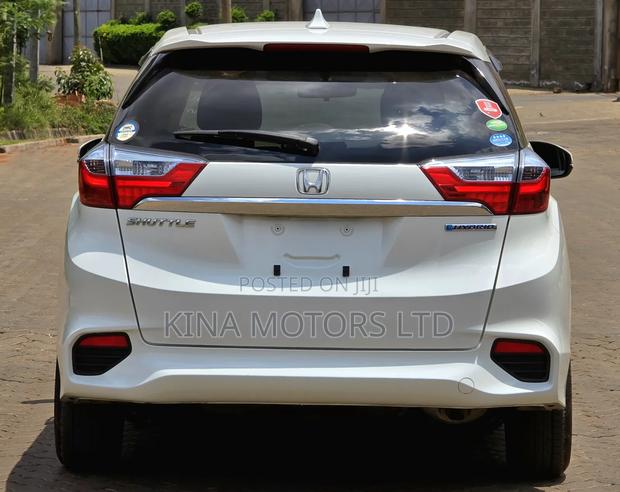 Honda Shuttle 1.5 Hybrid 2WD 2017 Pearl