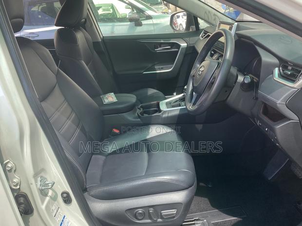 Toyota RAV4 2019 Pearl