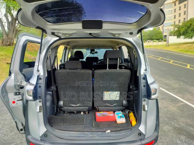 Toyota Sienta 2016 Silver