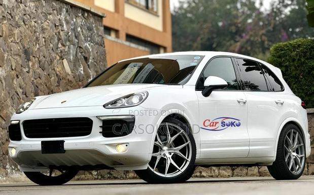 Porsche Cayenne 2017 White