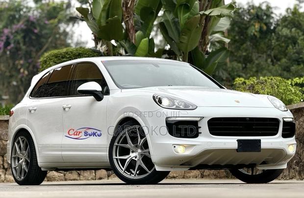 Porsche Cayenne 2017 White