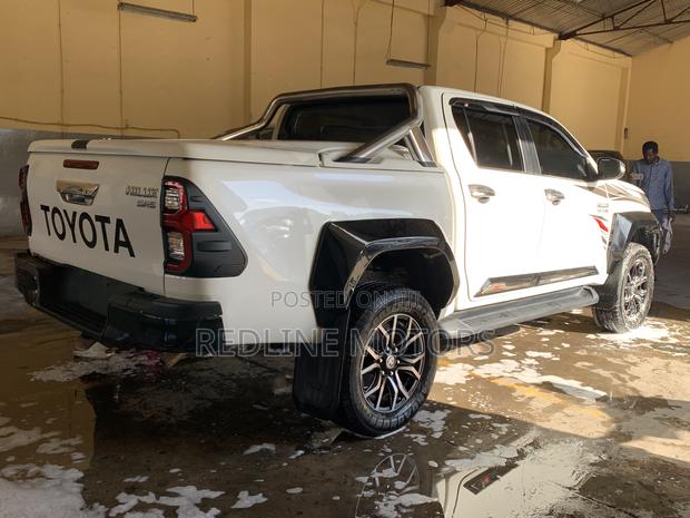 Toyota Hilux SR5 4x4 2017 Off white