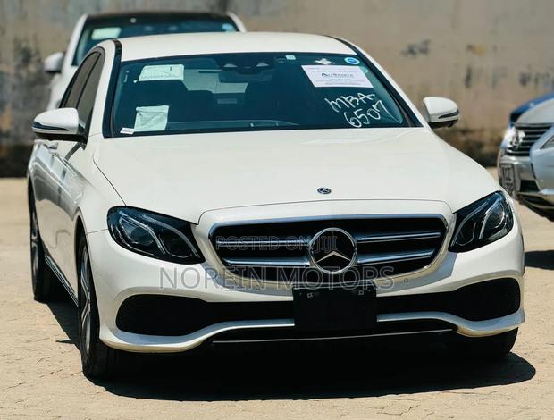 Mercedes-Benz E200 2017 Off white