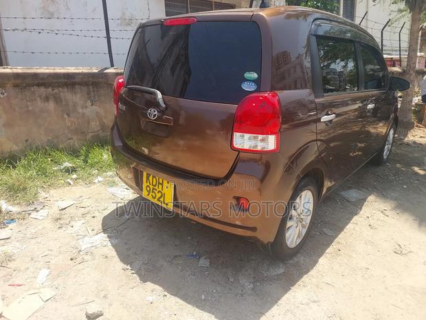 Toyota Porte 1.5 AWD 2015 Brown