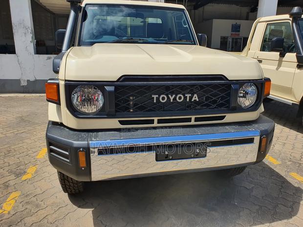 Toyota Land Cruiser 2018 Silver