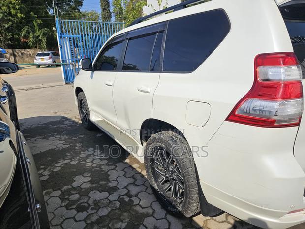 Toyota Land Cruiser Prado 2016 White