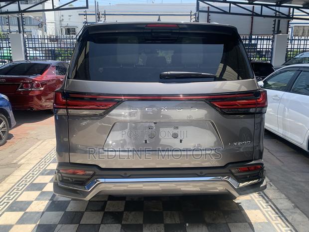 Lexus LX 2023 Green