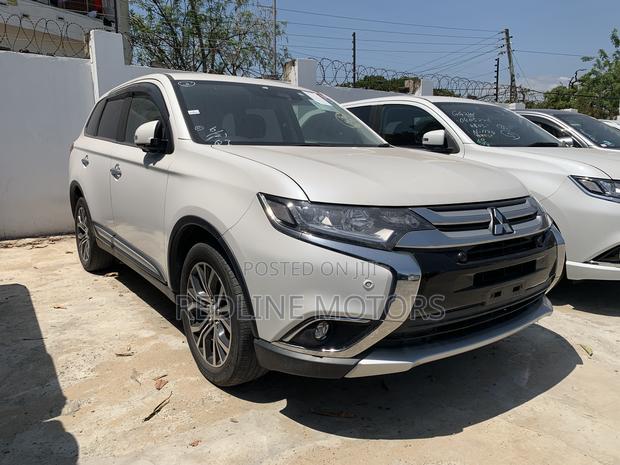 Mitsubishi Outlander ES FWD 2017 White