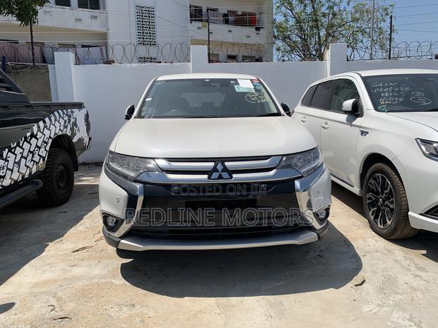 Mitsubishi Outlander ES FWD 2017 White