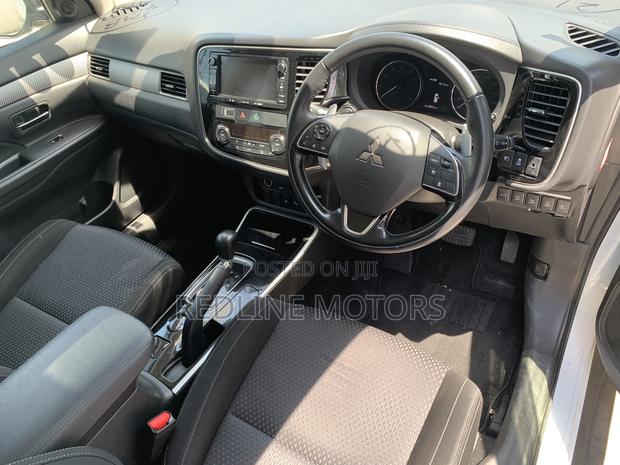Mitsubishi Outlander ES FWD 2017 White