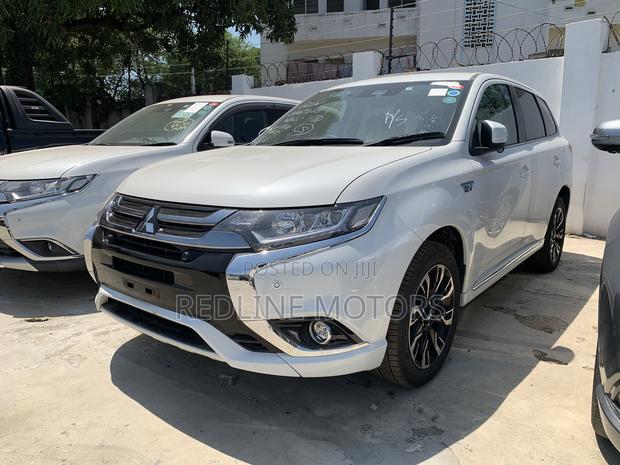 Mitsubishi Outlander 2.4 PHEV AWD 2017 Off white