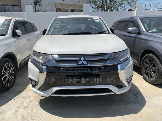 Mitsubishi Outlander 2.4 PHEV AWD 2017 Off white
