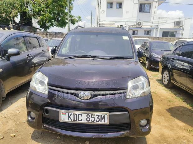 Toyota Sienta 2013 Pink