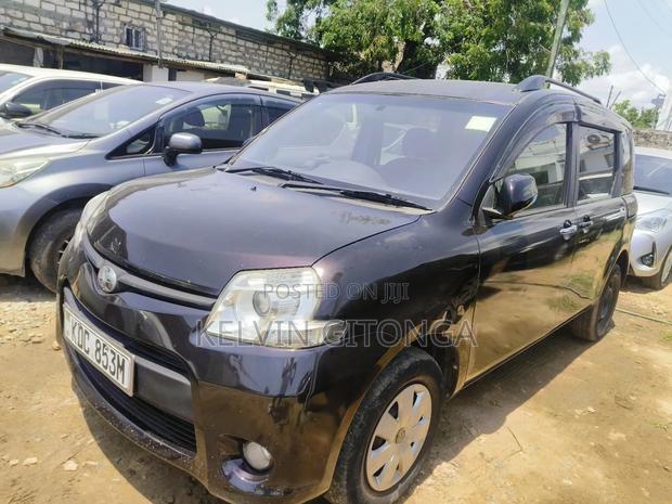 Toyota Sienta 2013 Pink