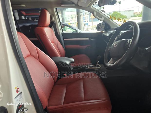 Toyota Hilux 2018 White