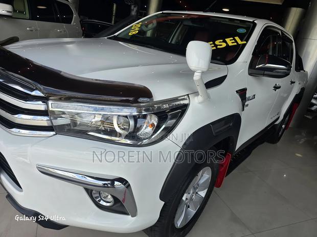 Toyota Hilux 2018 White