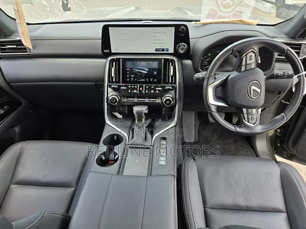 Lexus LX 2023 Green