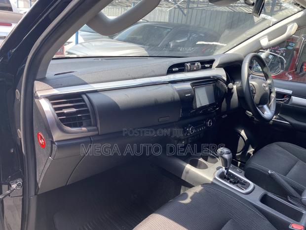 Toyota Hilux 2019 Black