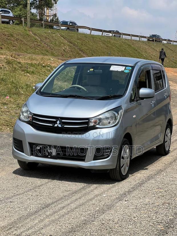 Mitsubishi EK Wagon 660 FWD 2017 Silver