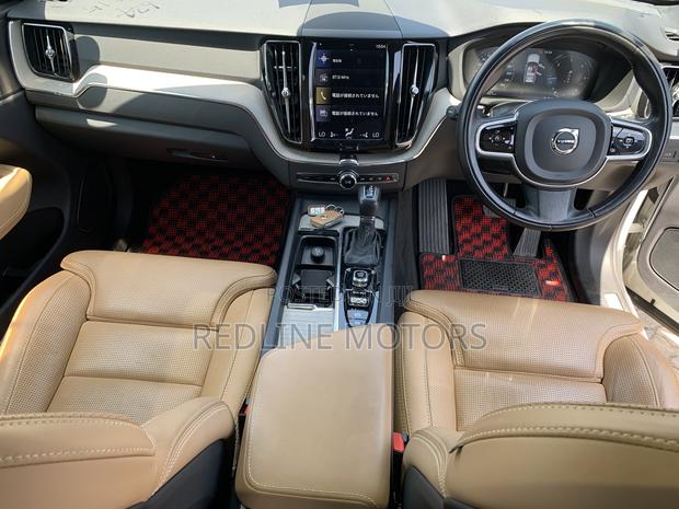 Volvo XC60 T5 R-Design AWD 2018 White