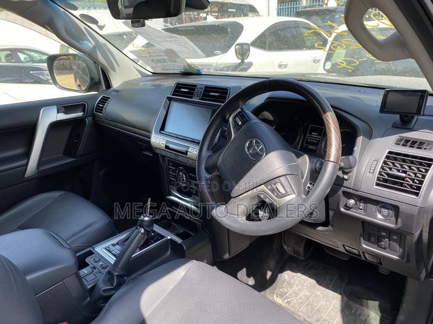 Toyota Land Cruiser Prado 2018 Black