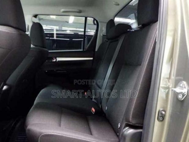 Toyota Hilux 2022 Beige